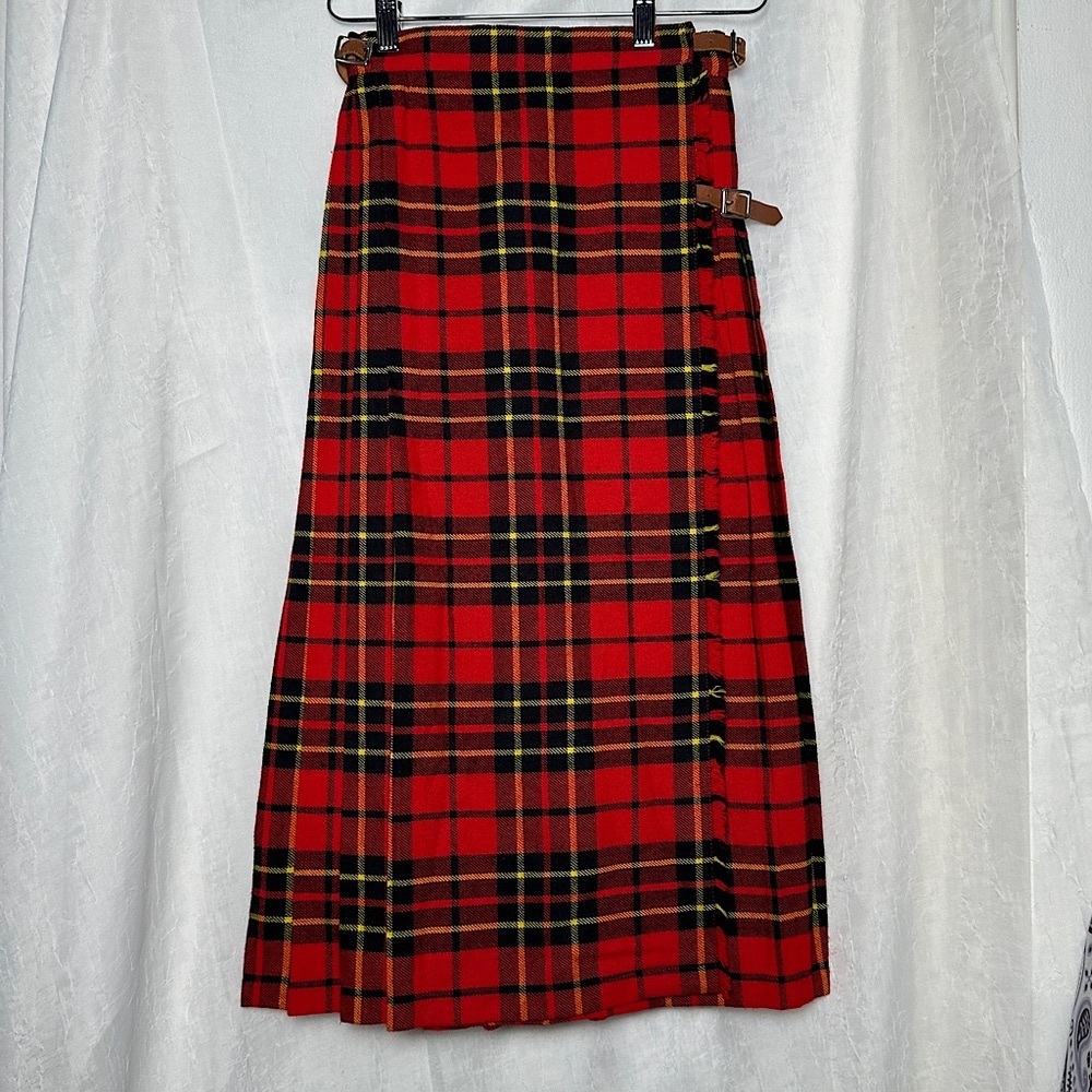 Vintage Courtelle Red & Black Wool Blend Plaid Pleated Tartan Kilt Skirt